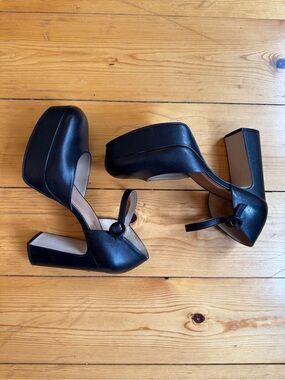 Bernardo Black Platform Mary Jane Block Heel Pumps